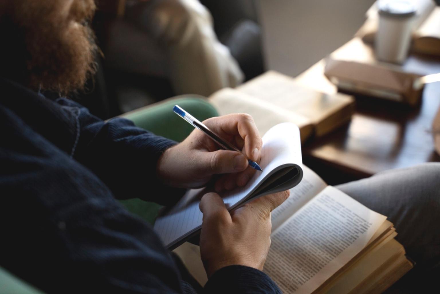 Bureau de conseil financier avec documents budgétaires